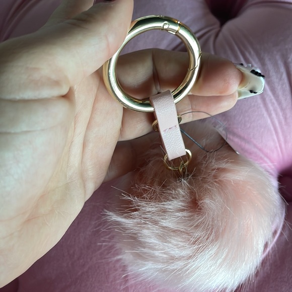 Victoria Secret puff keychain - Picture 3 of 5